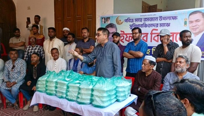 বিত্তবানদের অসহায় মানুষের পাশে দাঁড়ানো উচিত: মিফতাহ্ সিদ্দিকী