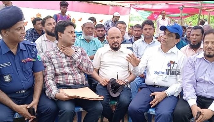 লোভাছড়ায় নিলাম হওয়া পাথরের সরবরাহ শুরু, পুনরায় কোয়ারী চালুর দাবি
