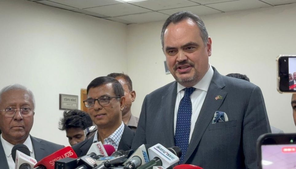 নির্বাচনে কোনো পক্ষ নেবে না যুক্তরাষ্ট্র সরকার : মার্কিন রাষ্ট্রদূত