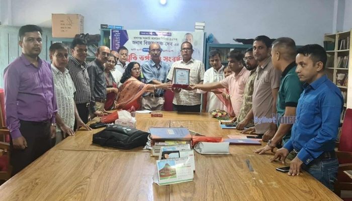 বালাগঞ্জ সরকারি কলেজে শিক্ষকের বিদায় সংবর্ধনা