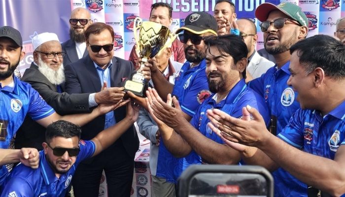 লন্ডনের স্কুল ক্রিকেট লেজেন্ডসে ট্রফি চ্যাম্পিয়ন শাহজালাল জামিয়া
