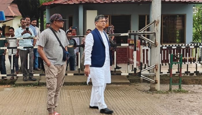 সিলেট সীমান্তে গুম-খুন নিয়ে ডকুমেন্টারির শুটিংয়ে সালাহউদ্দিন আহমেদ