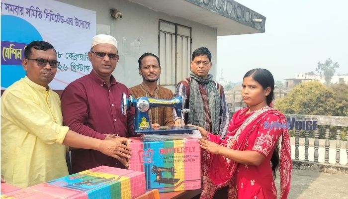 দিরাইয়ে সেলাই মেশিন বিতরণ