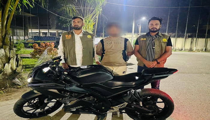 সিলেটে অবৈধ ভারতীয় মোটরসাইকেলসহ যুবক গ্রেপ্তার